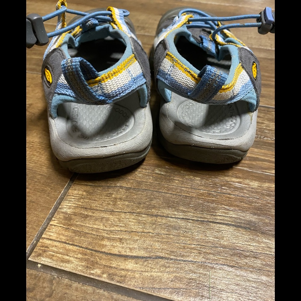 EUC Keen Big Girls Newport SZ 6 - Picture 3 of 9